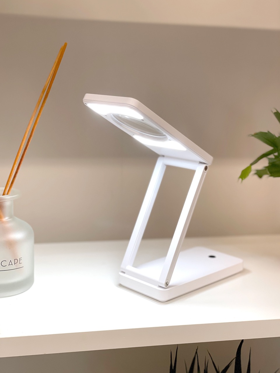 Magnilite Portable Rechargeable LED Magnifier Lamp - Image 3