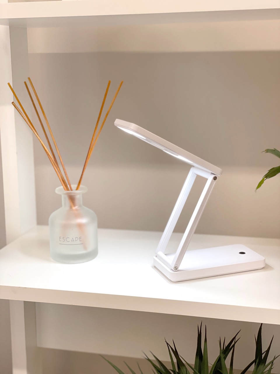 Magnilite Portable Rechargeable LED Magnifier Lamp - Image 4